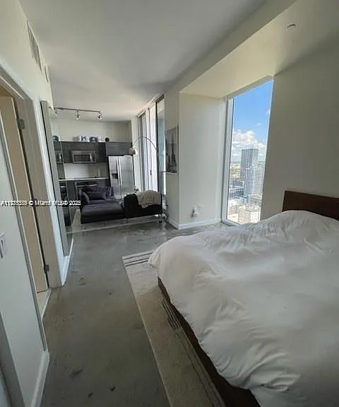 151 SE 1st St #6 — Photo 5