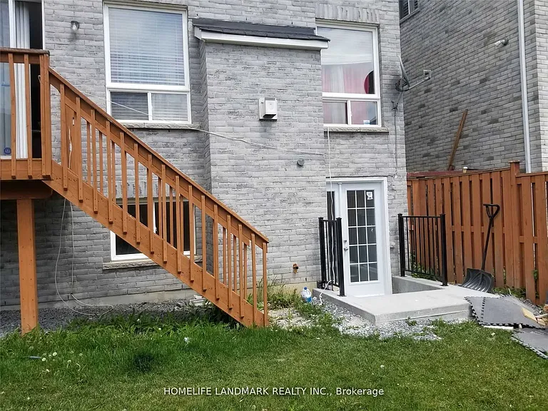 16 Ainsbury Ave #MAIN — Photo 24