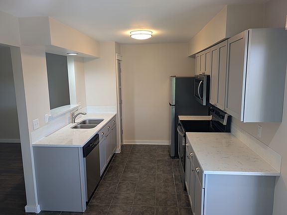 4th image of 458 W 104th St Unit D