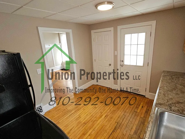 516 Glenwood Ave — Photo 8
