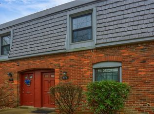 444 Country View Ct, Pittsburgh, PA 15205