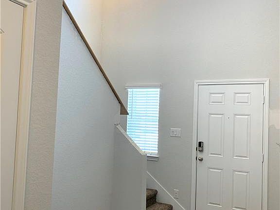3rd image of 1921 Thorndyke Ln