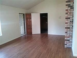 3rd image of 945 Dawson Dr