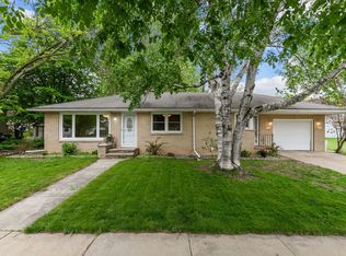 412 E Lincoln Ave, Little Chute, WI 54140