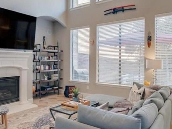 4th image of 241 Carrington Ln