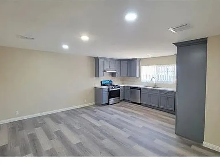 811 Orchid Ct #L — Photo 14