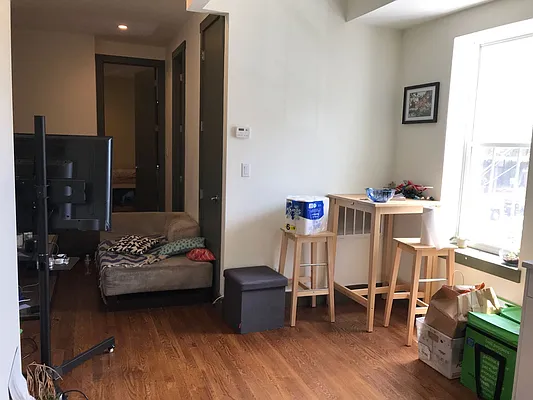 Rented by Premier Metro Realty Corp | media 51