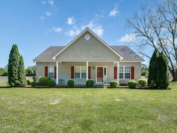 426 E Sampson Street, Magnolia, NC 28453