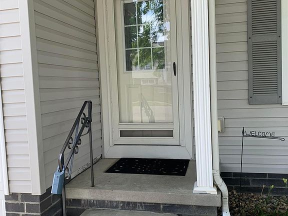 3rd image of 16523 Erskine St