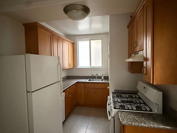 2nd image of 1280 Grove St #224R