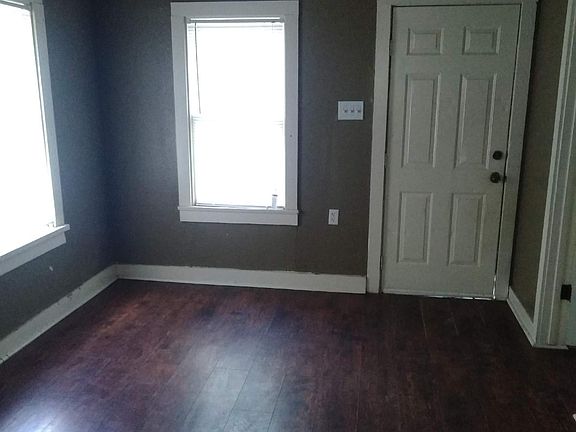 3rd image of 615 1/2 W Kleberg Ave