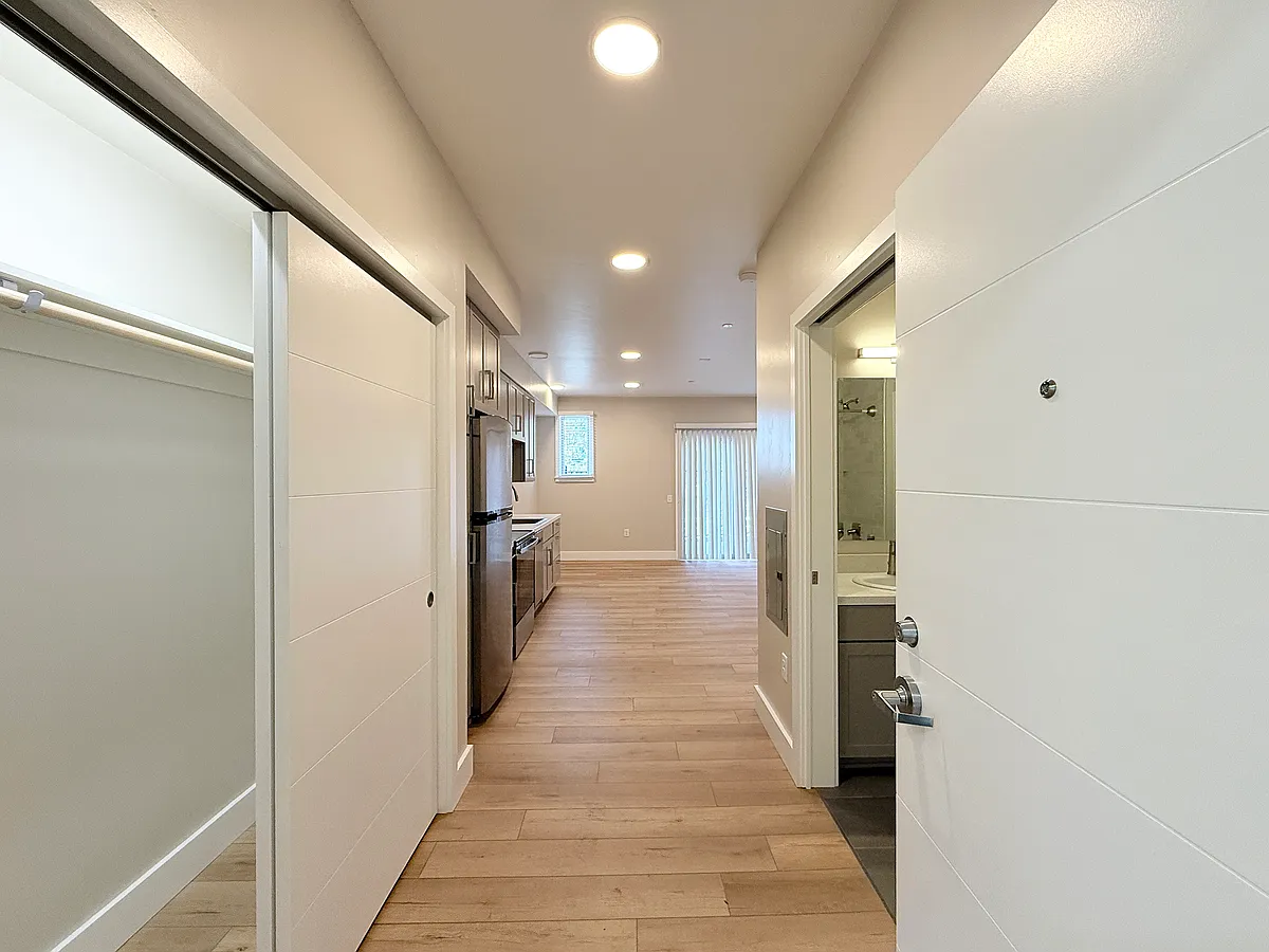 Building Photo - 4636 Valley West Blvd #102