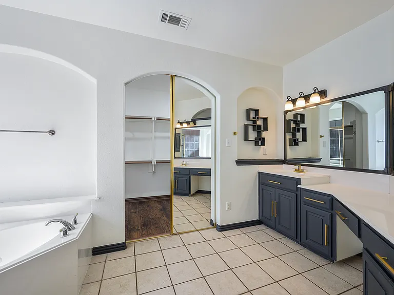 5170 Mohegan Ln — Photo 24