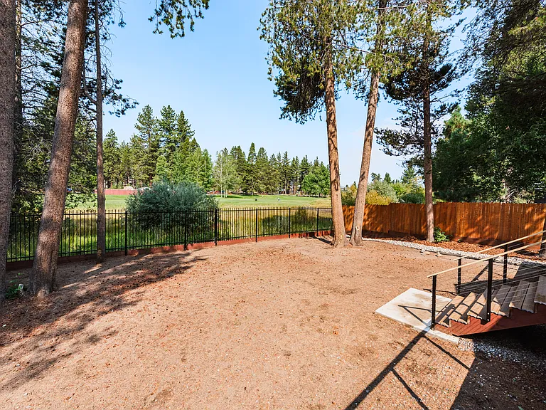 1090 Fairway Ave — Photo 40