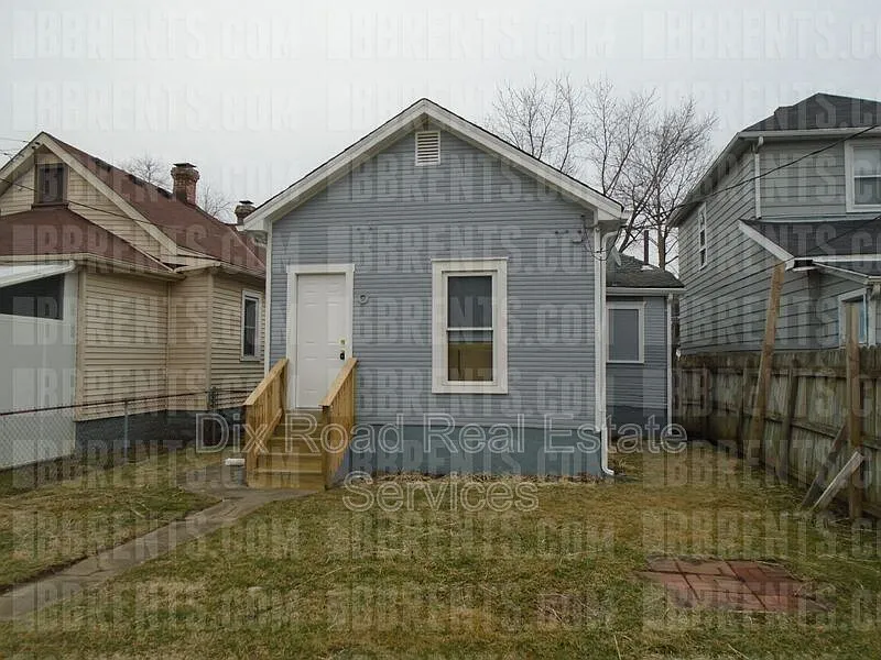 2 bed, 1.0 bath, 924 sqft, $1,050 — Photo 3