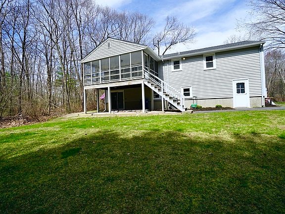 4th image of 176 Rockland St