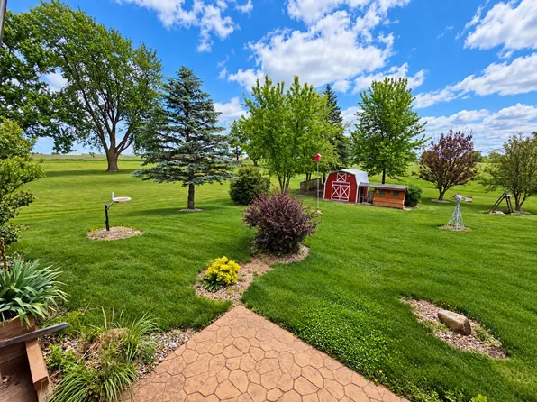 21450 490th St, Chariton, IA 50049