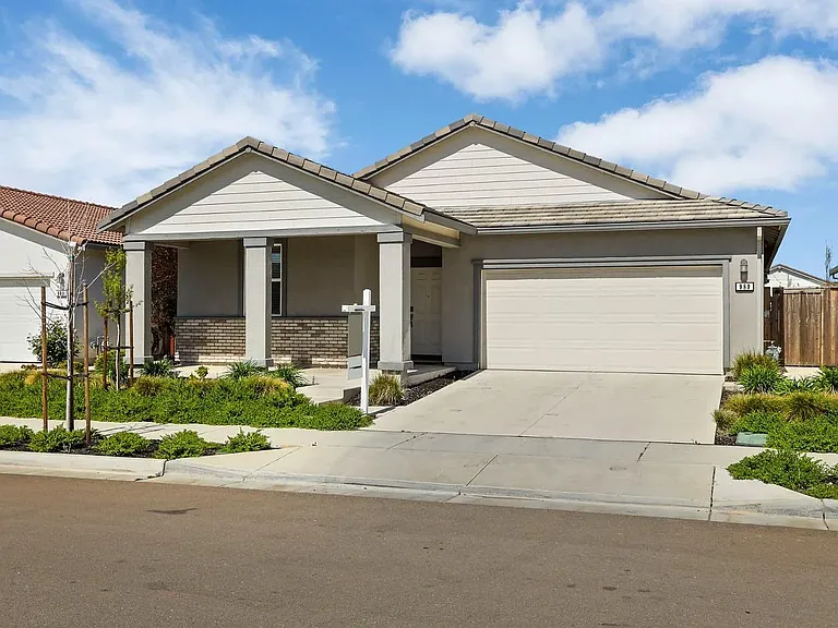 989 Osprey Dr — Photo 1