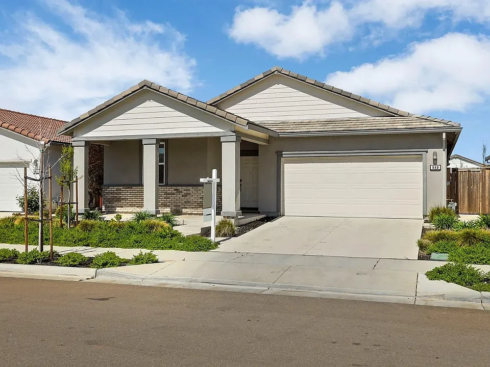 989 Osprey Dr