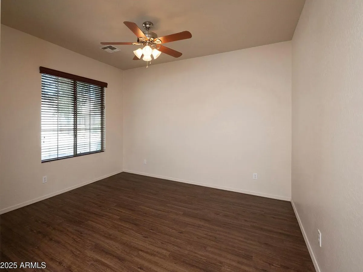 Building Photo - 141 W Hackberry Dr