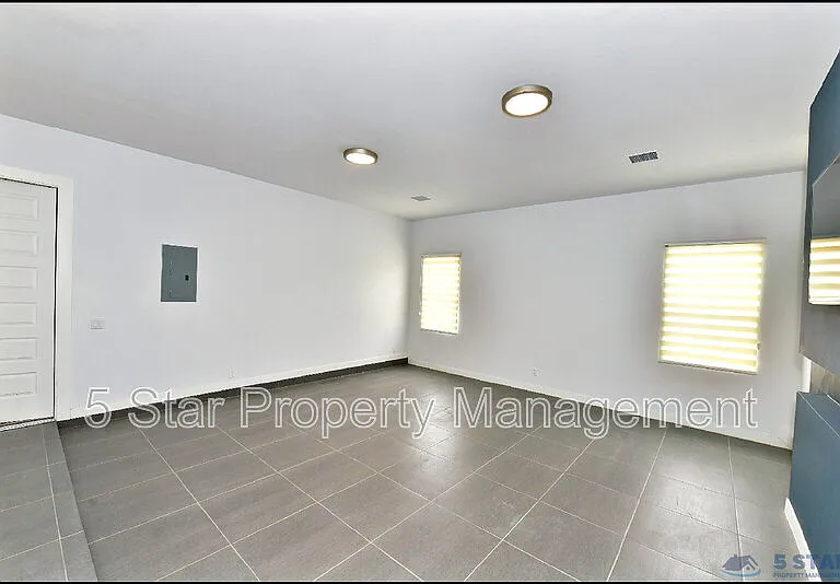 5973 Cartagena Cir — Photo 22