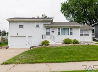 904 S Bahnson Ave, Sioux Falls, SD 57103