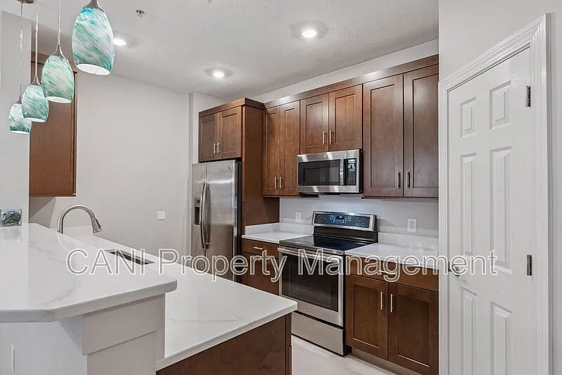 3 bed, 2.0 bath, 1412 sqft, $2,000 — Photo 3