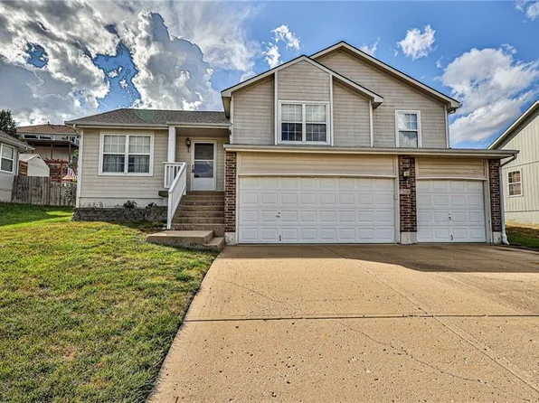 718 Brome Dr, Grain Valley, MO 64029