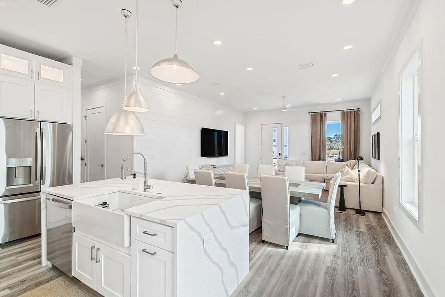 5 bed, 4.0 bath, 2669 sqft, $4,482 — Photo 2