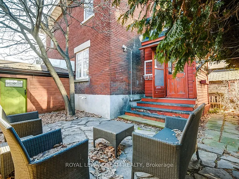 995 Gladstone Ave — Photo 26