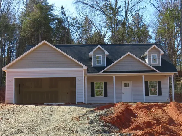 128 Meadow Ln, Thomasville, NC 27360