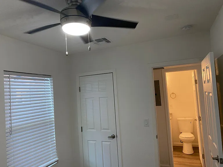 2425 W Turney Ave — Photo 9
