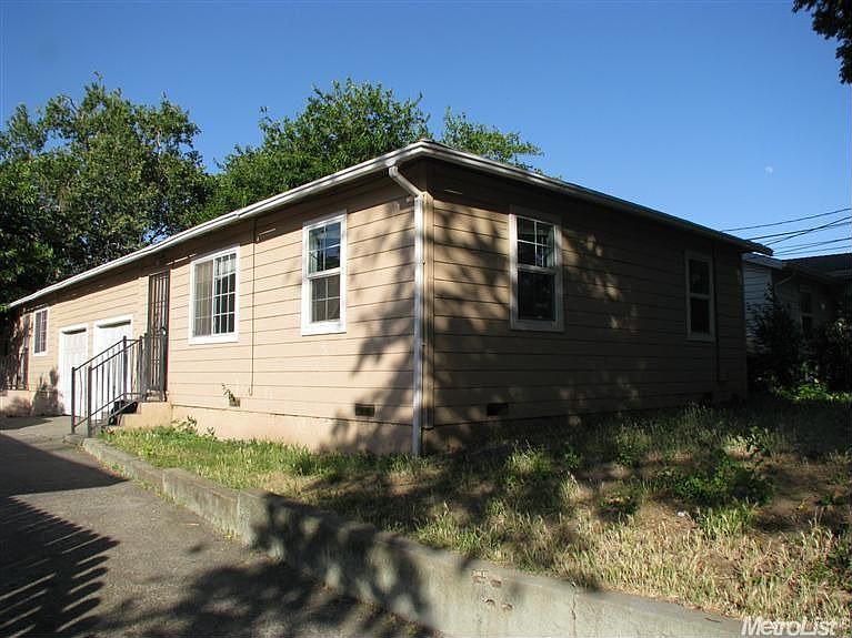 2nd image of 128 Cedar St