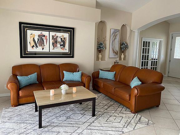 Livingroom, entry area