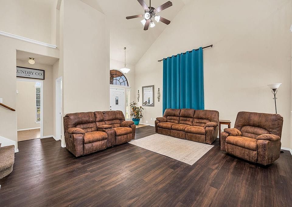2nd image of 10228 Marigold Ln