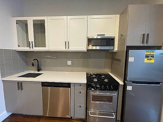 2nd image of 533 Park Pl #1S