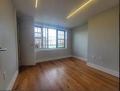 3rd image of 154 Woodward Ave #2nd