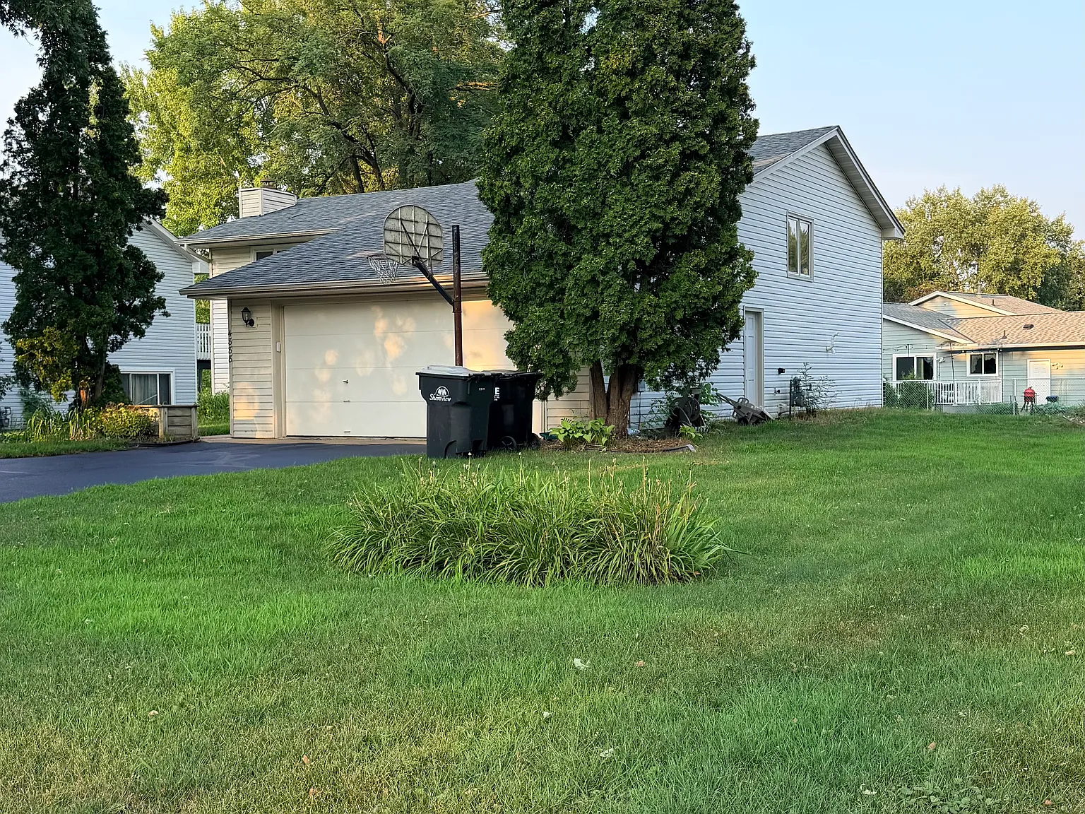 4 bed, 1856 sqft, $2,690 — Photo 2