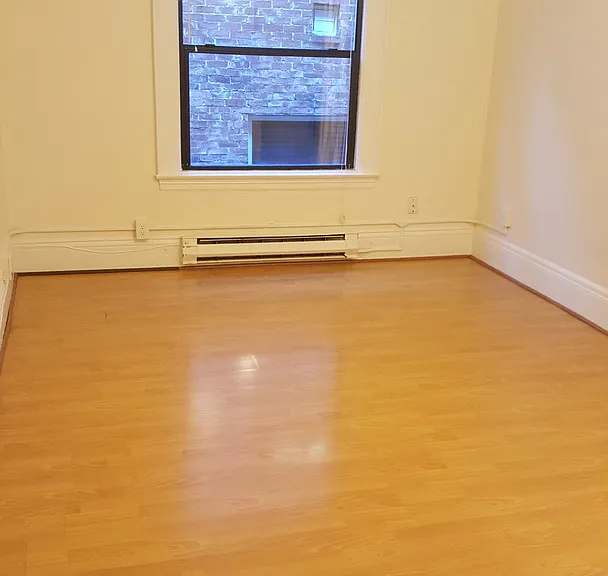 Madison Court — Photo 16