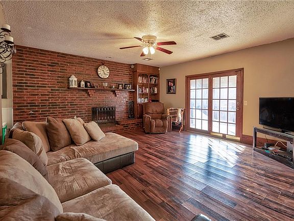 3rd image of 209 Swales Blvd