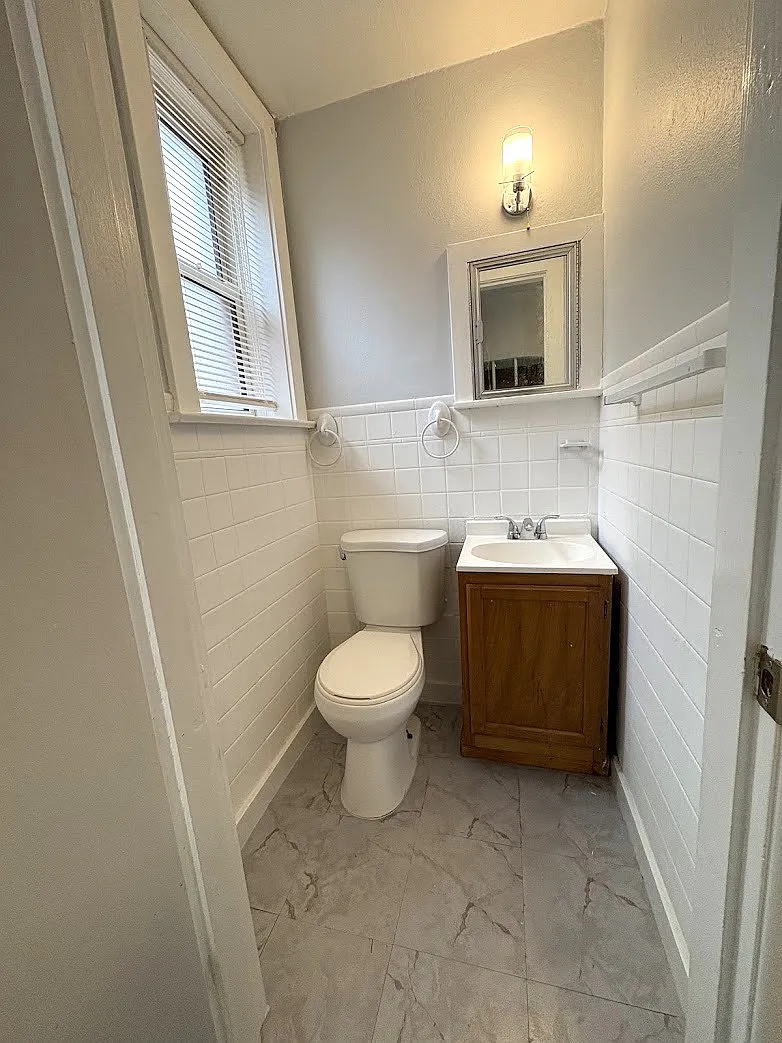 2 bed, 1.5 bath, 1200 sqft, $1,075 — Photo 4