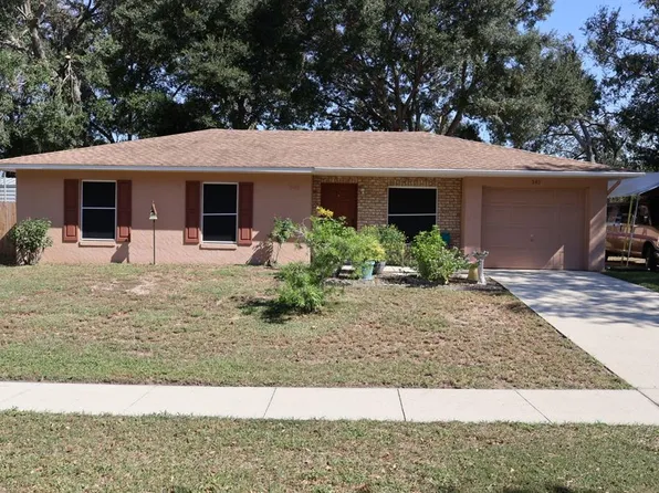 540 Park Glen Dr, Tavares, FL 32778