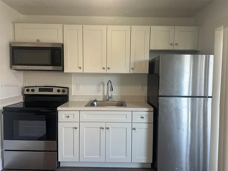 529 SW 4th St #301 — Photo 10