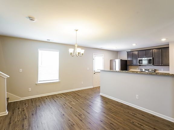5th image of 408 Bronson Dr
