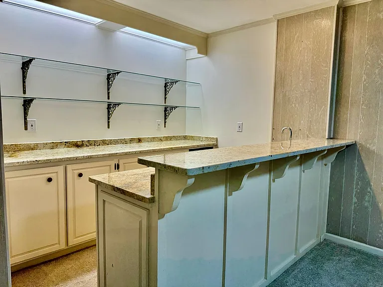 214 London Ln — Photo 26