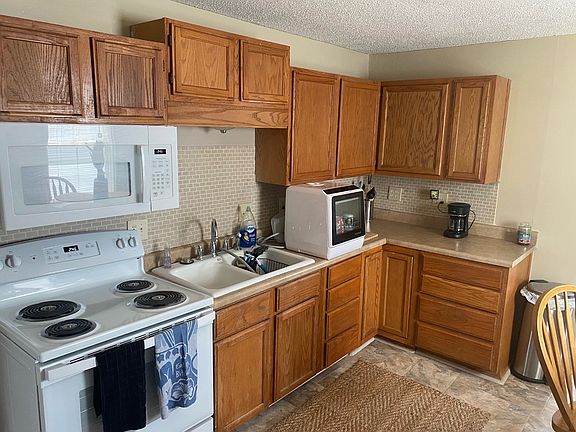 3rd image of 807 Middle St