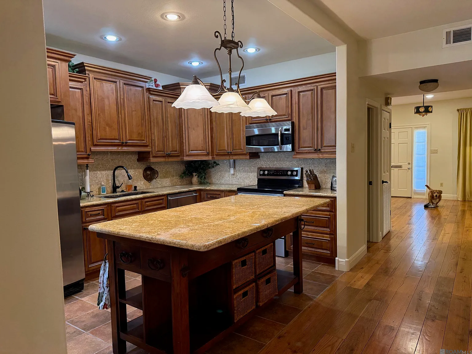 3 bed, 2071 sqft, $1,900 — Photo 3