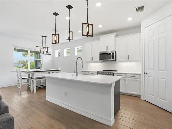 28032 Captiva Shell LOOP, BONITA SPRINGS, FL 34135