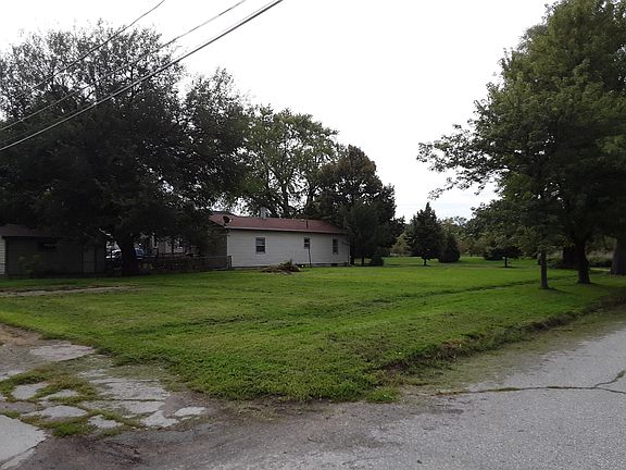 4th image of 830 Avenue H