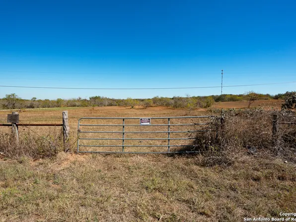 190 County Road 467, Stockdale, TX 78160